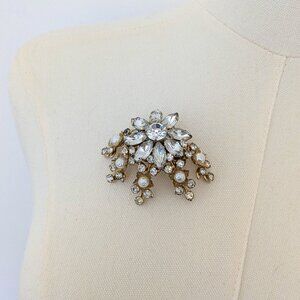 115 Elegant Gold and Silver Floral Brooch
